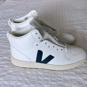 New Veja Sneakers Leather